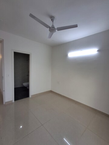 Room in 3 BHK Apartment at Maxxus Elanza, International Airport Road – for Rent