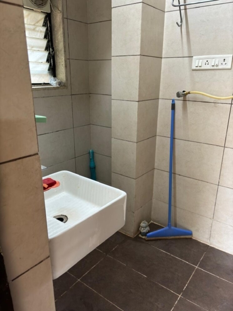 Bathroom, triveni-apartments-model-colony 3 Bedroom 1400 Sq.Ft. Apartment In Model Colony Pune 8630850