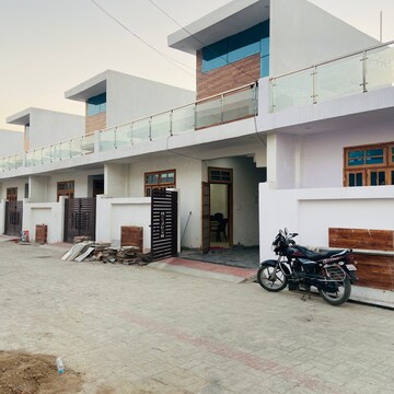 Parking in 2 BHK Independent House at Safedabad – for Sale