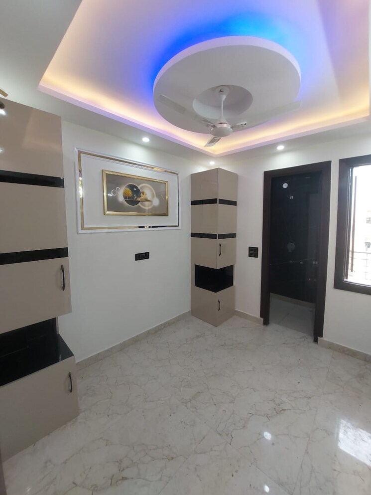 Room, uttam nagar west 2 Bedroom 60 Sq.Yd. Builder Floor In Uttam Nagar West Delhi 8631156