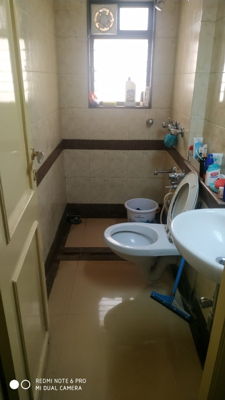 Bathroom, k-raheja-vihar 2 Bedroom 900 Sq.Ft. Apartment In Powai Mumbai 8631190