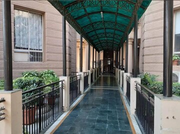 Corridor in 3 BHK Apartment at DLF Regency Park II, Sector 27 – for Sale