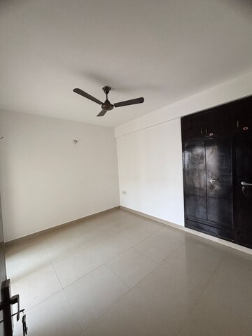Room in 3 BHK Apartment at SKA Metro Ville, Eta Ii Greater Noida – for Sale