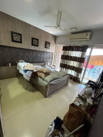 Bedroom in 3 BHK Apartment at RNA Continental, Chembur – for Rent