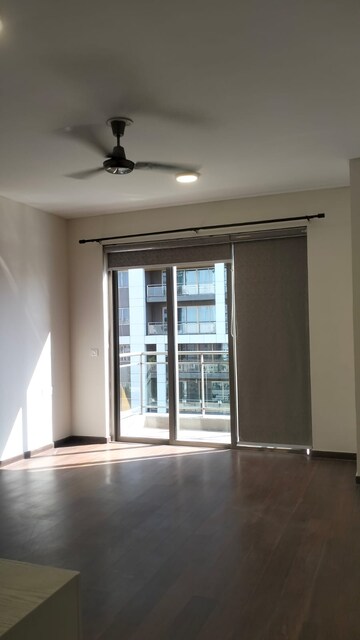 Room in 3 BHK Apartment at Pioneer Park Phase 1, Sector 61 – for Sale