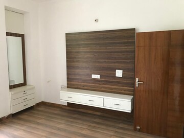 Room in 2 BHK Villa at RWA Apartments Sector 52, Sector 52 – for Rent