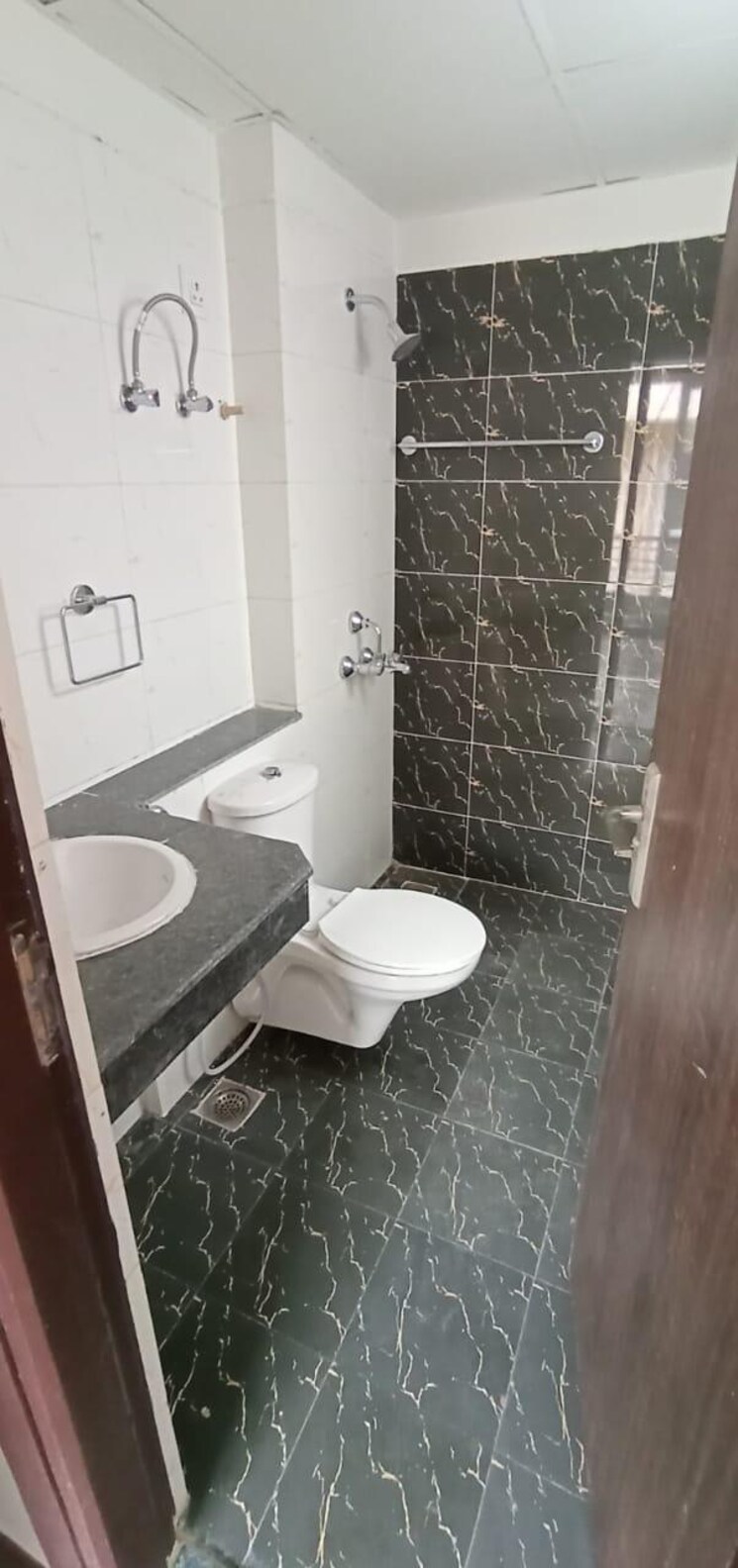 Bathroom, bptp-discovery-park 2.5 Bedroom 1120 Sq.Ft. Apartment In Sector 80 Faridabad 8631255