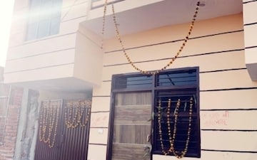 1 BHK Independent House For Sale in Loni