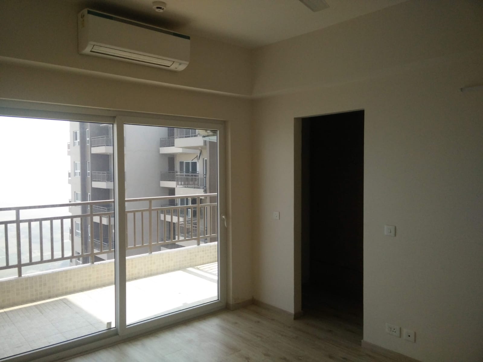 2 BHK Apartment For Rent in Raheja Vedaanta