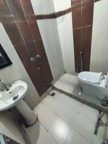 Bathroom in 1.5 BHK Builder Floor at Vaishali Media Apartment, Vaishali Sector 5 – for Rent