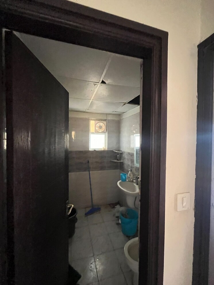 Bathroom, himalaya-pride 2.5 Bedroom 800 Sq.Ft. Apartment In Tech Zone 4 Greater Noida Greater Noida 8631374