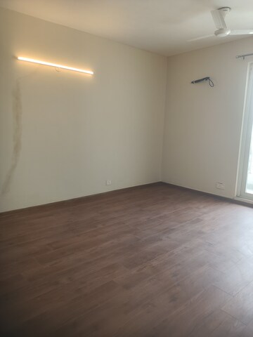 Room in 4 BHK Apartment at Lotus Panache, Sector 110 – for Rent