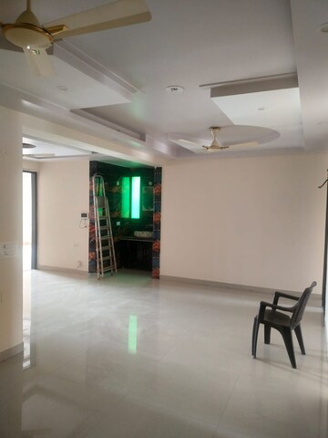 Room in 3 BHK Builder Floor at Sushant Lok 2, Sector 57 – for Rent