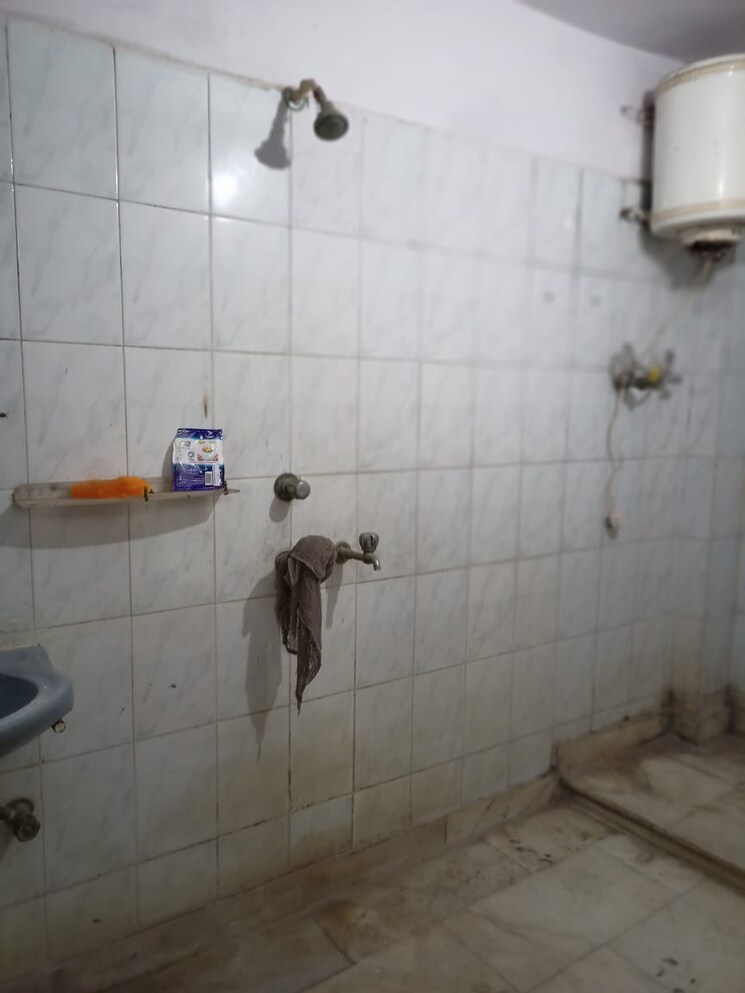 Bathroom, malviya nagar 2 Bedroom 710 Sq.Ft. Builder Floor In Malviya Nagar Delhi 8631436