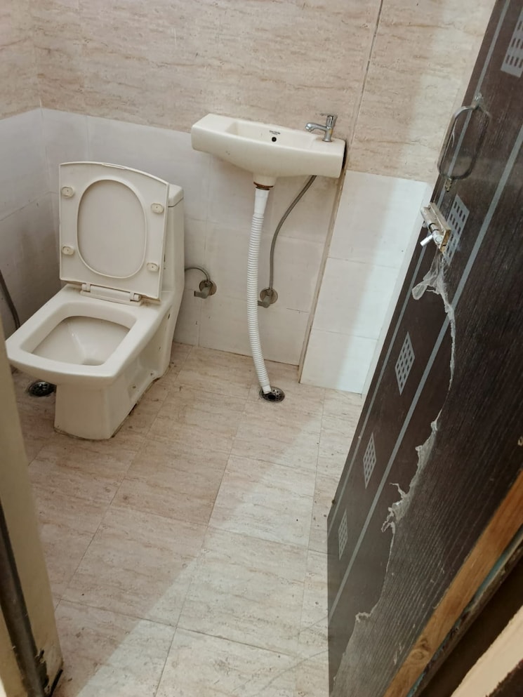 Bathroom, sector 46 1 Bedroom 60 Sq.Yd. Independent House In Sector 46 Gurgaon 8631471