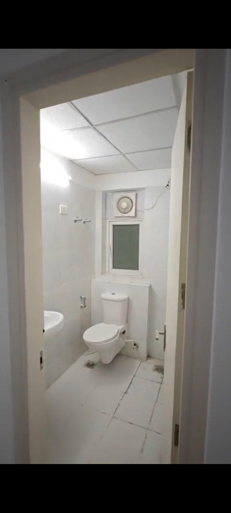 Bathroom, bptp-park-elite-premium 4 Bedroom 1400 Sq.Ft. Apartment In Sector 84 Faridabad 8631508