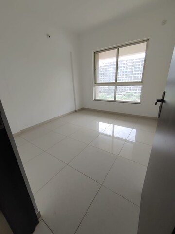 Room in 3 BHK Apartment at Kolte Patil Stargaze, Bavdhan – for Rent