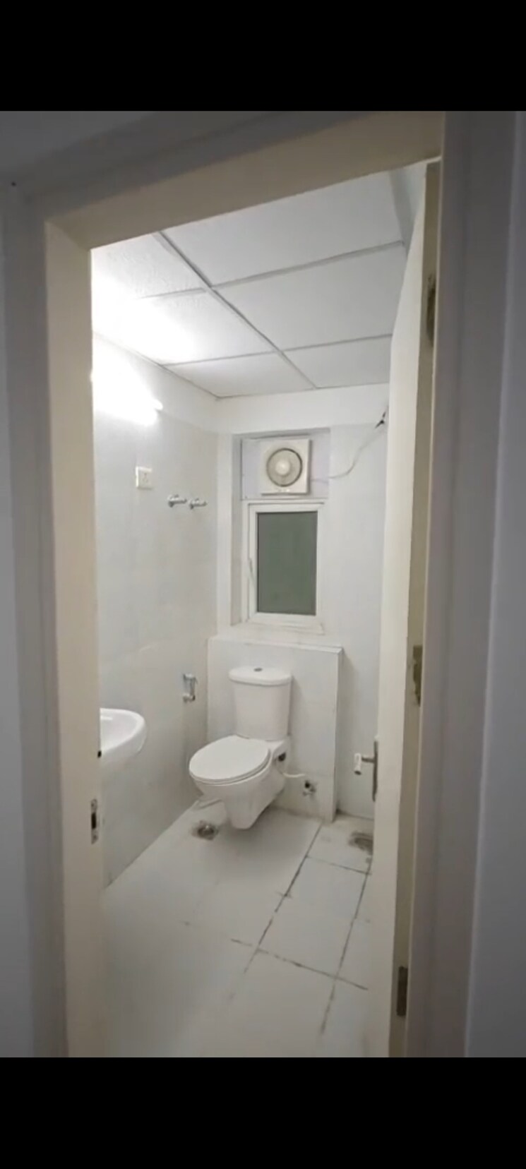 Bathroom, bptp-park-elite-premium 4 Bedroom 1400 Sq.Ft. Apartment In Sector 84 Faridabad 8631573