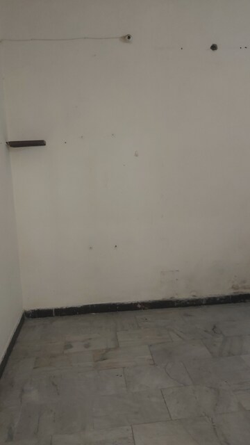 Room in 2.5 BHK Builder Floor at Mayur Vihar – for Rent