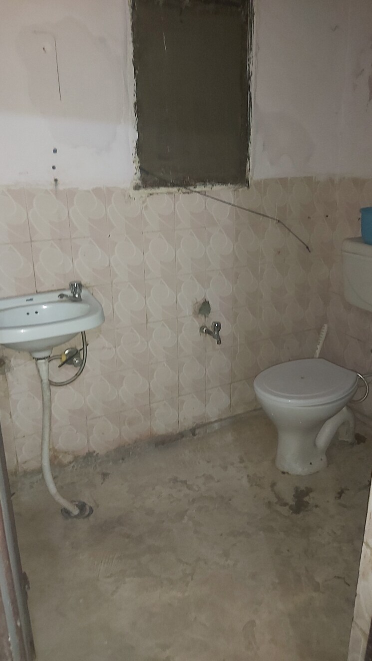 Bathroom, mayur vihar 2.5 Bedroom 450 Sq.Ft. Builder Floor In Mayur Vihar Delhi 8631582