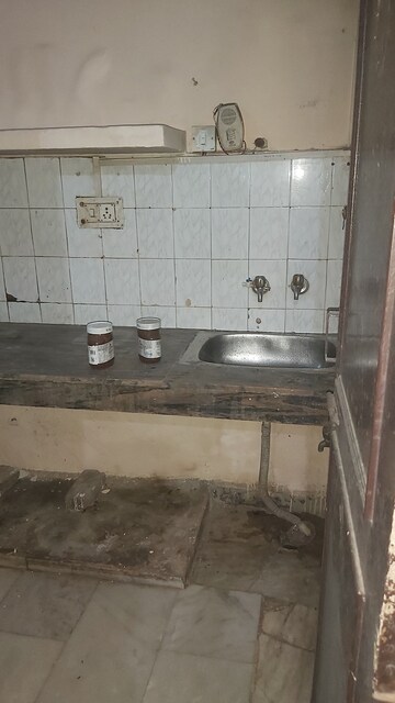 Bathroom in 2.5 BHK Builder Floor at Mayur Vihar – for Rent
