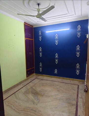 Room in 3.5 BHK Builder Floor at Govindpuri – for Rent