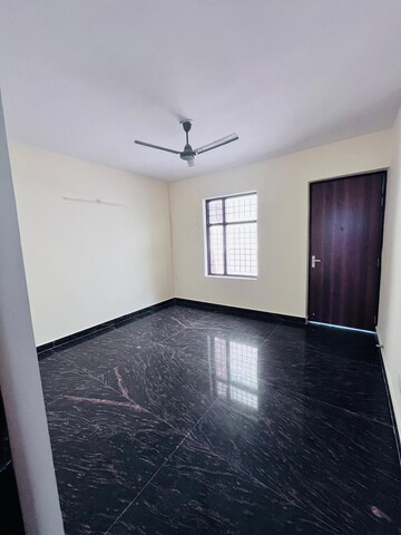 Room in 4 BHK Apartment at Migsun Ultimo, Omicron Iii Greater Noida – for Rent