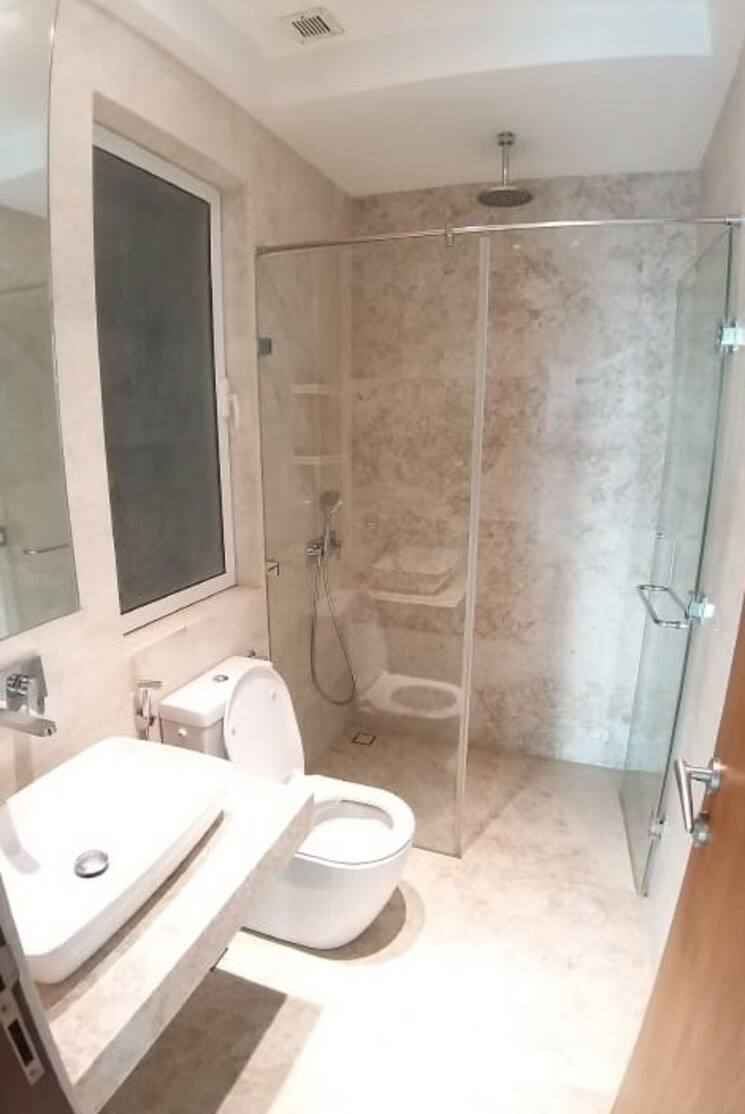 Bathroom, indiabulls-blu 4 Bedroom 1686 Sq.Ft. Apartment In Worli Mumbai 8631616