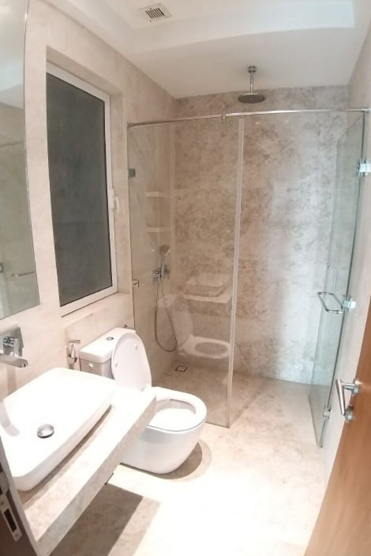 Bathroom, indiabulls-blu 4 Bedroom 1686 Sq.Ft. Apartment In Worli Mumbai 8631616