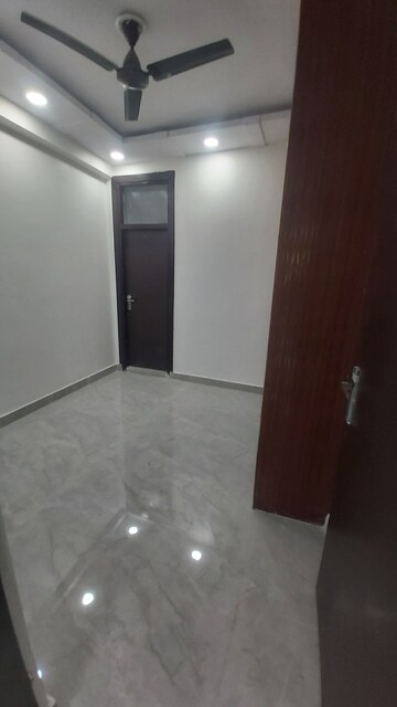 Furnished Amenities in 3.5 BHK Builder Floor at Mayur Vihar – for Sale