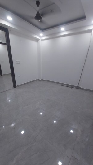 Furnished Amenities in 3.5 BHK Builder Floor at Mayur Vihar – for Sale