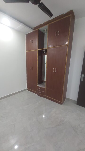 Furnished Amenities in 3.5 BHK Builder Floor at Mayur Vihar – for Sale
