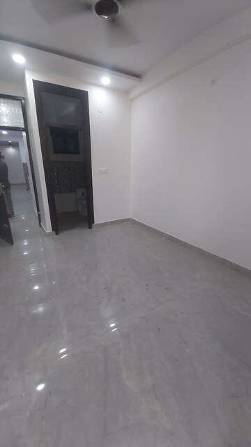 Furnished Amenities in 3.5 BHK Builder Floor at Mayur Vihar – for Sale