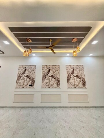 Room in 4 BHK Penthouse at Raja Park – for Sale