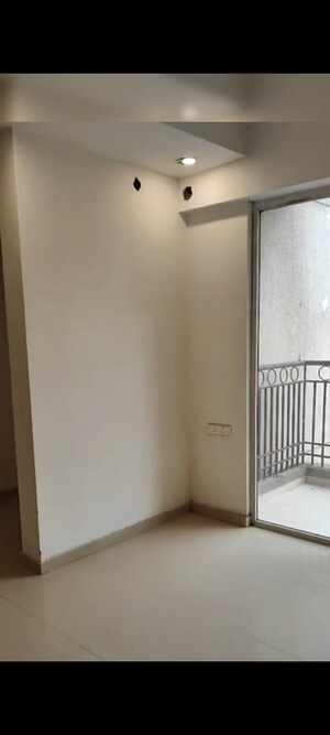 Room in 4 BHK Apartment at Prateek Grand City, Siddharth Vihar – for Sale