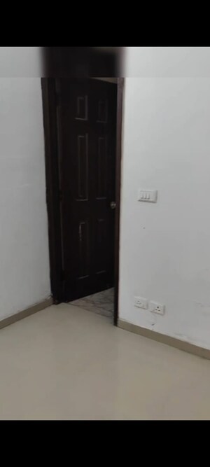 Room in 4 BHK Apartment at Prateek Grand City, Siddharth Vihar – for Sale