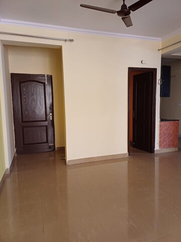 Room in 3 BHK Apartment at Migsun Ultimo, Omicron Iii Greater Noida – for Rent
