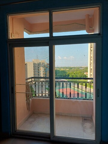 Room in 3 BHK Apartment at Migsun Ultimo, Omicron Iii Greater Noida – for Rent