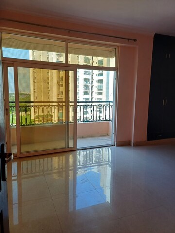 Room in 3 BHK Apartment at Migsun Ultimo, Omicron Iii Greater Noida – for Rent