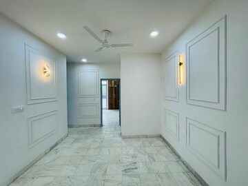 Room in 3 BHK Builder Floor at Sushant Lok ii – for Sale
