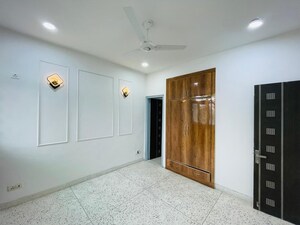 Room in 3 BHK Builder Floor at Sushant Lok ii – for Sale