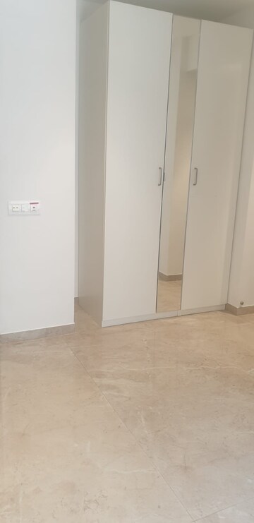 Room in 1 BHK Apartment at Hiranandani Regent Hill, Powai – for Rent