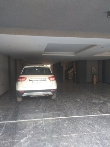 Parking in 4 BHK Builder Floor at New Friends Colony – for Rent