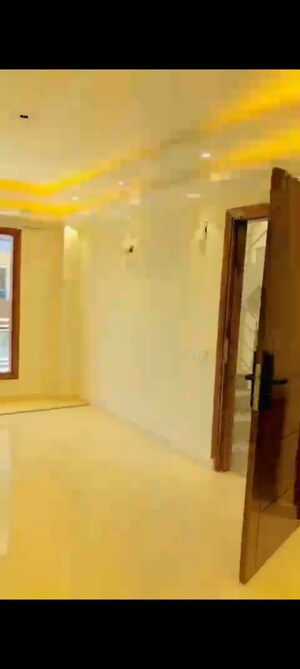 Room in 3 BHK Builder Floor at Sector 57 – for Sale