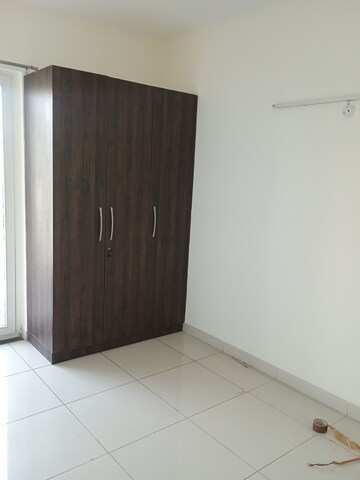 Furnished Amenities in 3 BHK Builder Floor at BPTP Amstoria, Sector 102 – for Rent