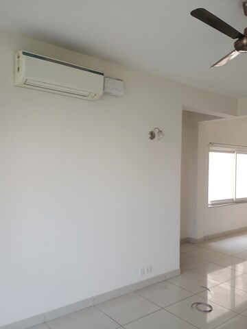 Room in 3 BHK Builder Floor at BPTP Amstoria, Sector 102 – for Rent