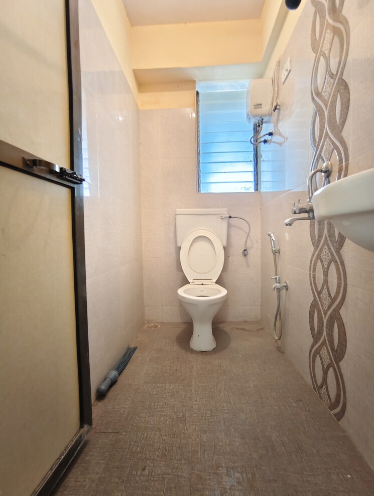 Bathroom, horizon-height 1 Bedroom 450 Sq.Ft. Apartment In Kasarvadavali Thane 8631753