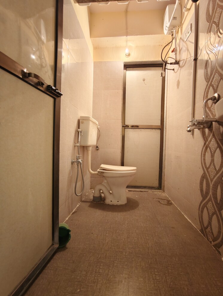 Bathroom, horizon-height 1 Bedroom 450 Sq.Ft. Apartment In Kasarvadavali Thane 8631753