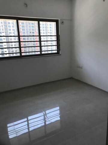 Room in 1 BHK Apartment at Sheth Vasant Oasis, Andheri East – for Rent