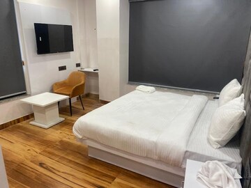 Bedroom in 2 BHK Apartment at Migsun Ultimo, Omicron Iii Greater Noida – for Rent